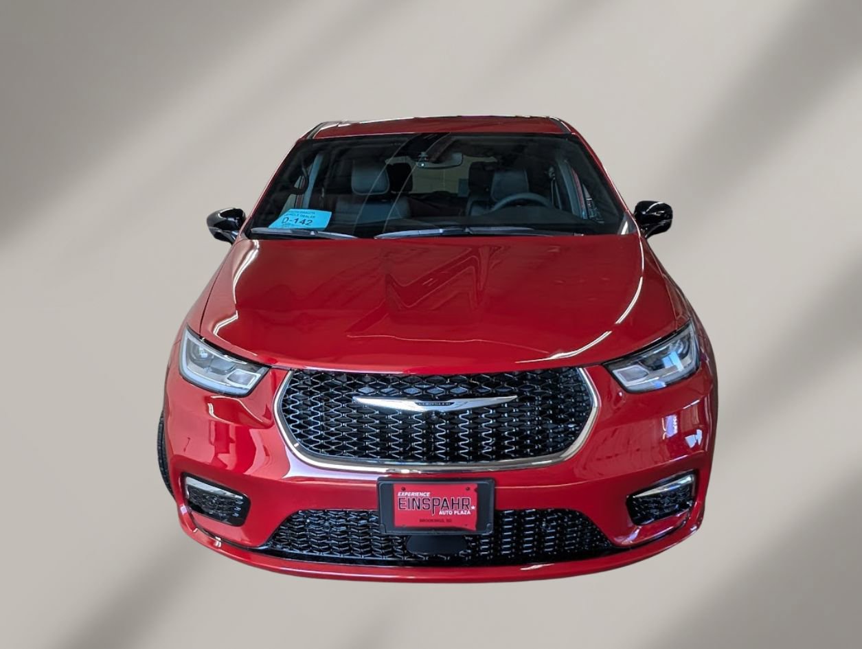 New 2026 Chrysler Pacifica Select image 2