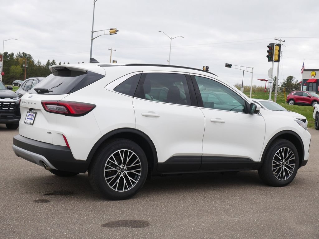 New 2025 Ford Escape SE w/ PHEV Premium Package FWD image 3
