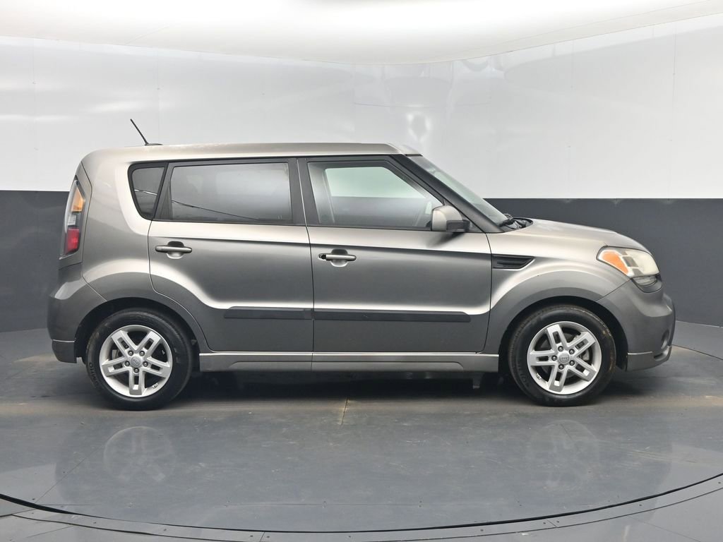Used 2011 Kia Soul + image 2