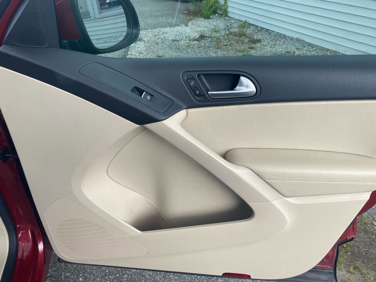 Used 2013 Volkswagen Tiguan SE image 14