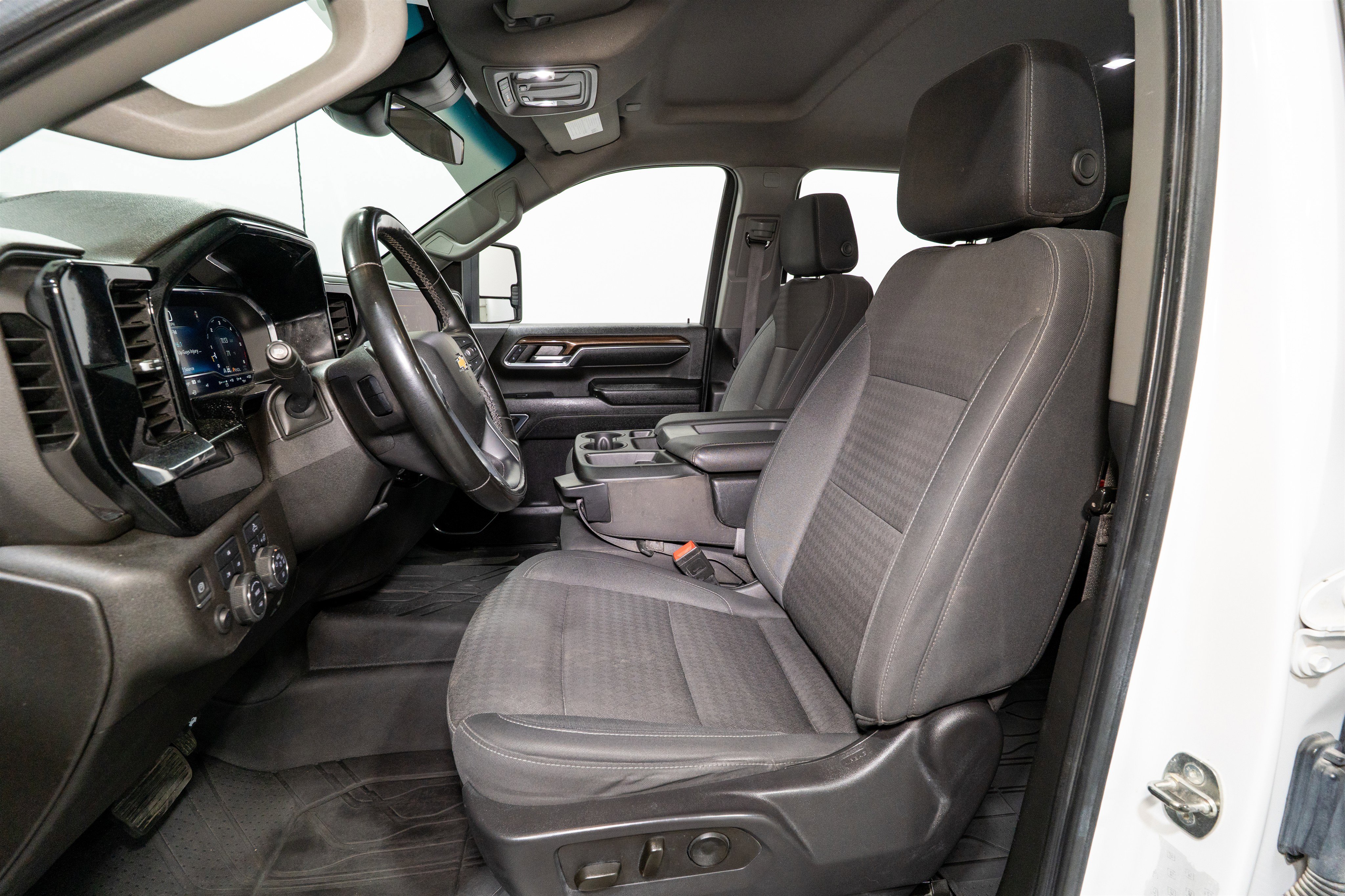 Used 2024 Chevrolet Silverado 2500 LT w/ Convenience Package image 16