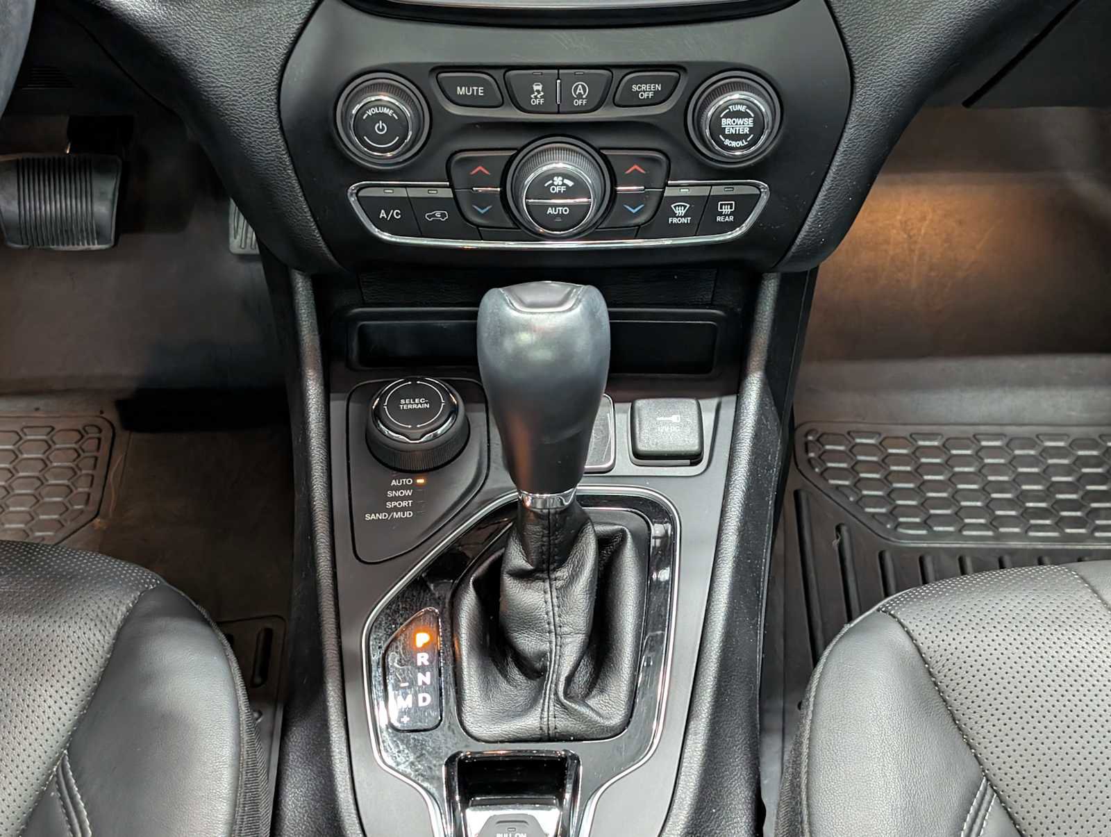 Used 2020 Jeep Cherokee Limited image 19