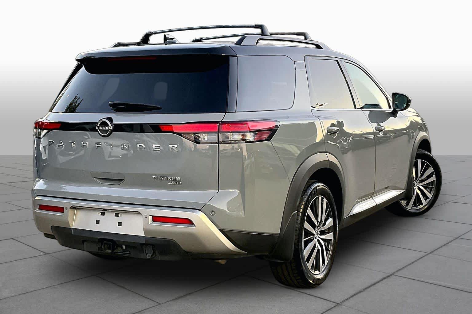 Used 2022 Nissan Pathfinder Platinum w/ Cargo Package AWD/4WD image 12