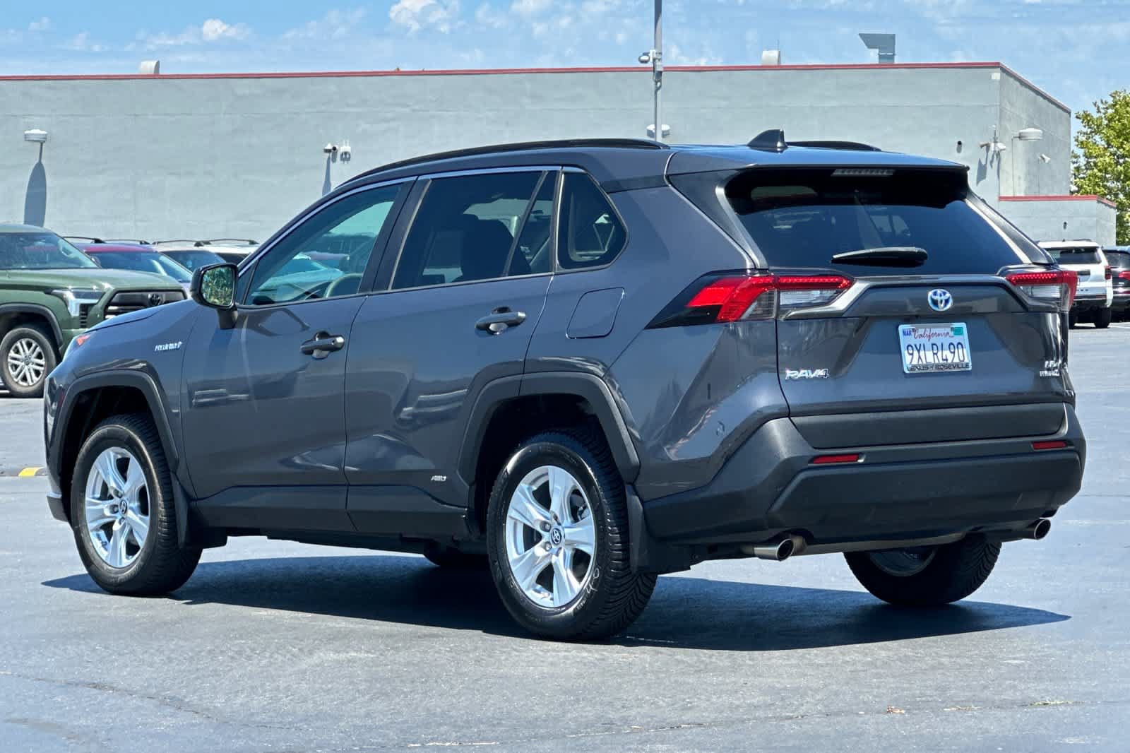 Used 2019 Toyota RAV4 LE AWD/4WD image 7