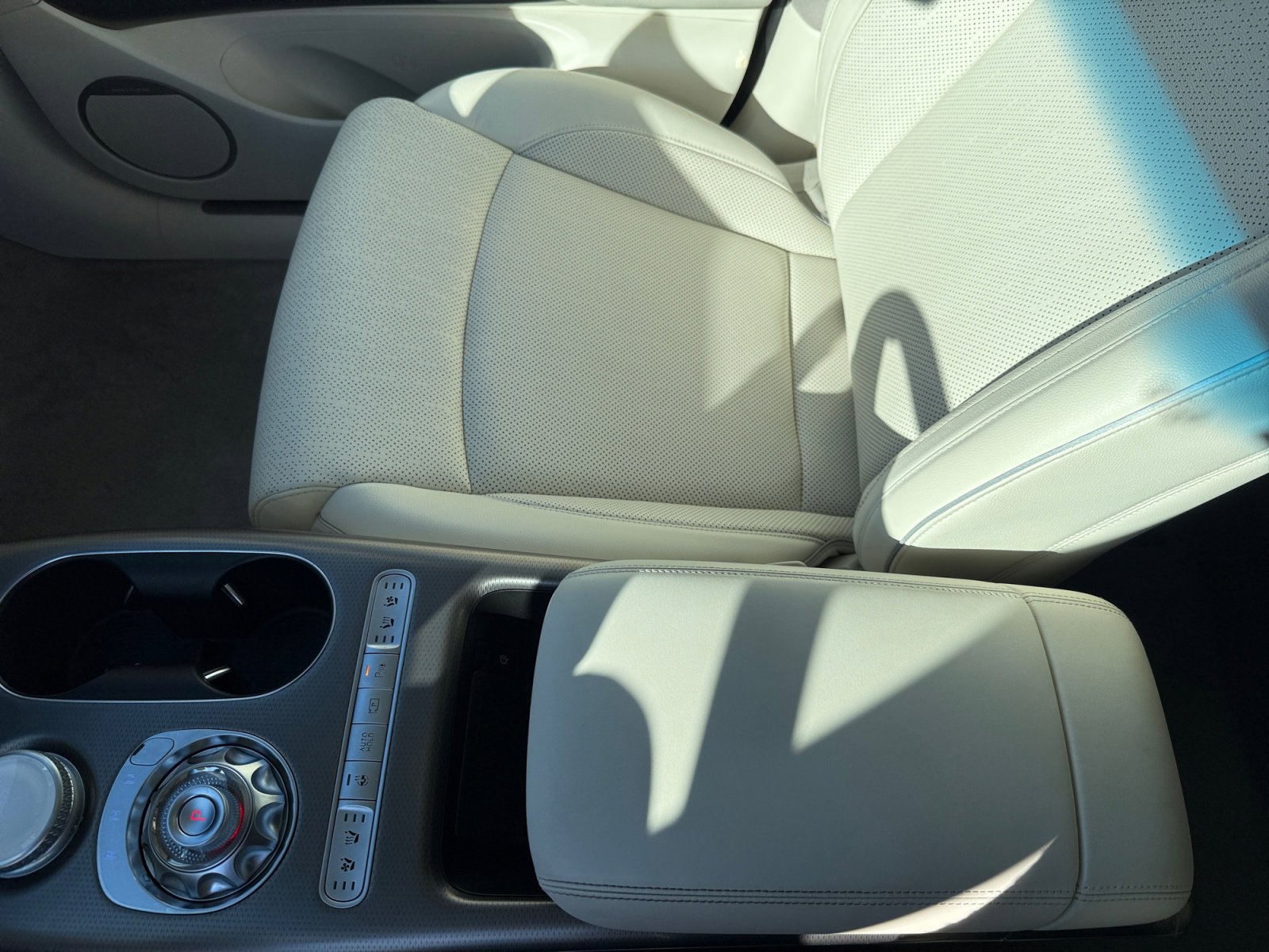 Used 2023 Genesis GV60 Advanced image 14