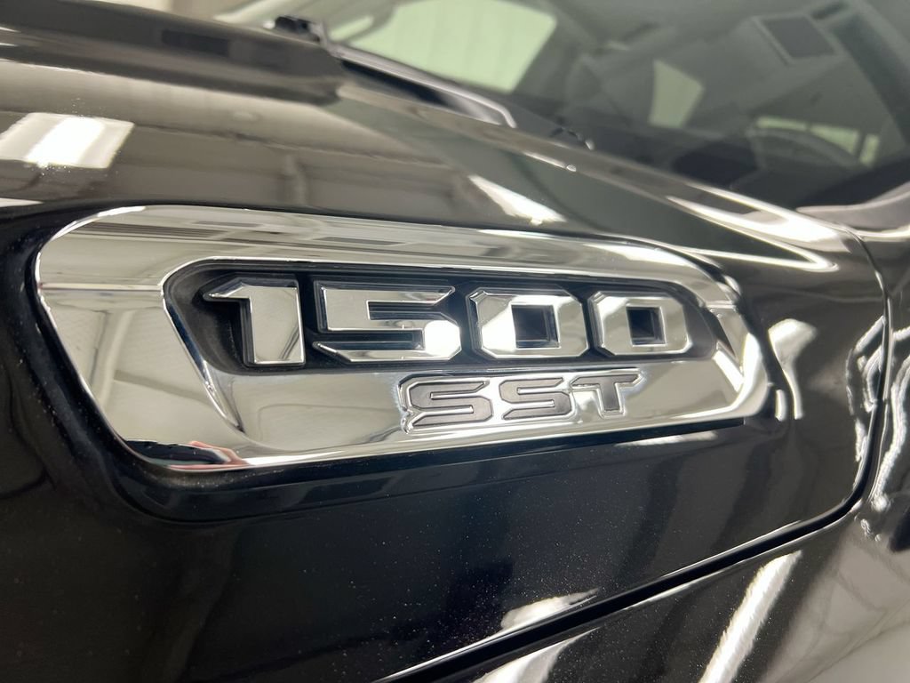 Used 2025 RAM 1500 Laramie AWD/4WD image 26