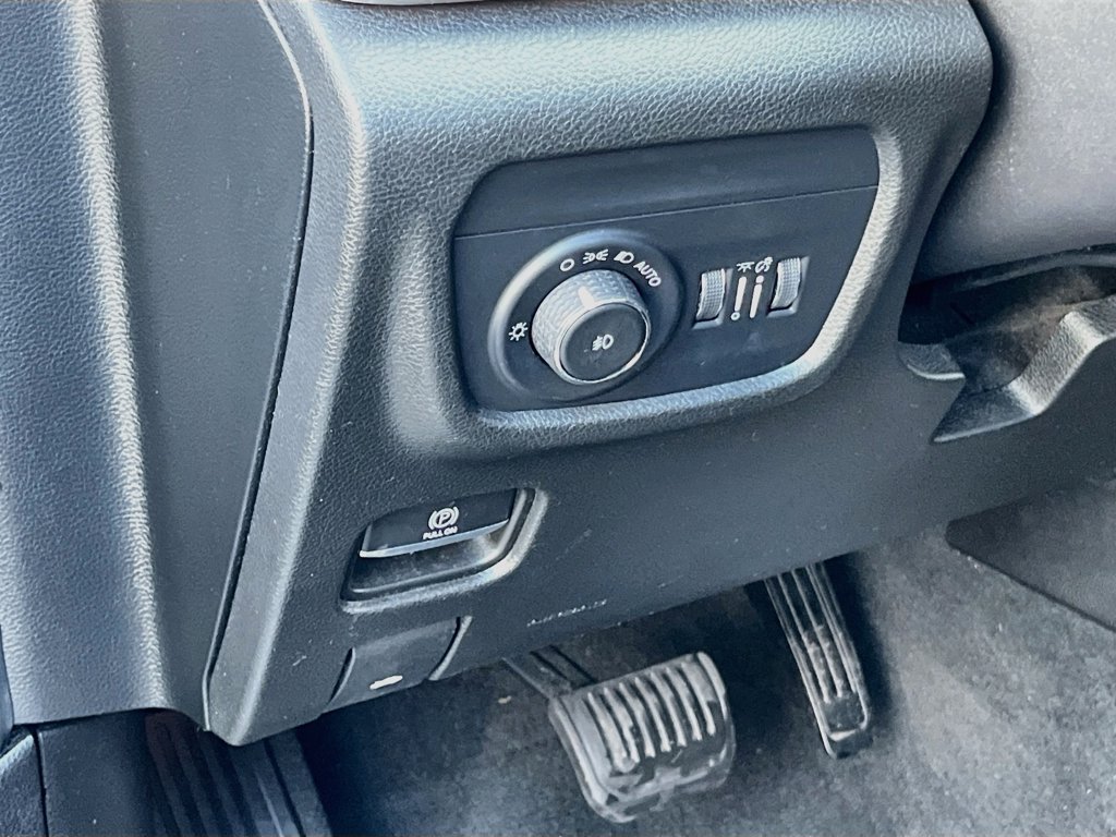 Used 2022 Jeep Grand Cherokee L Limited RWD image 10