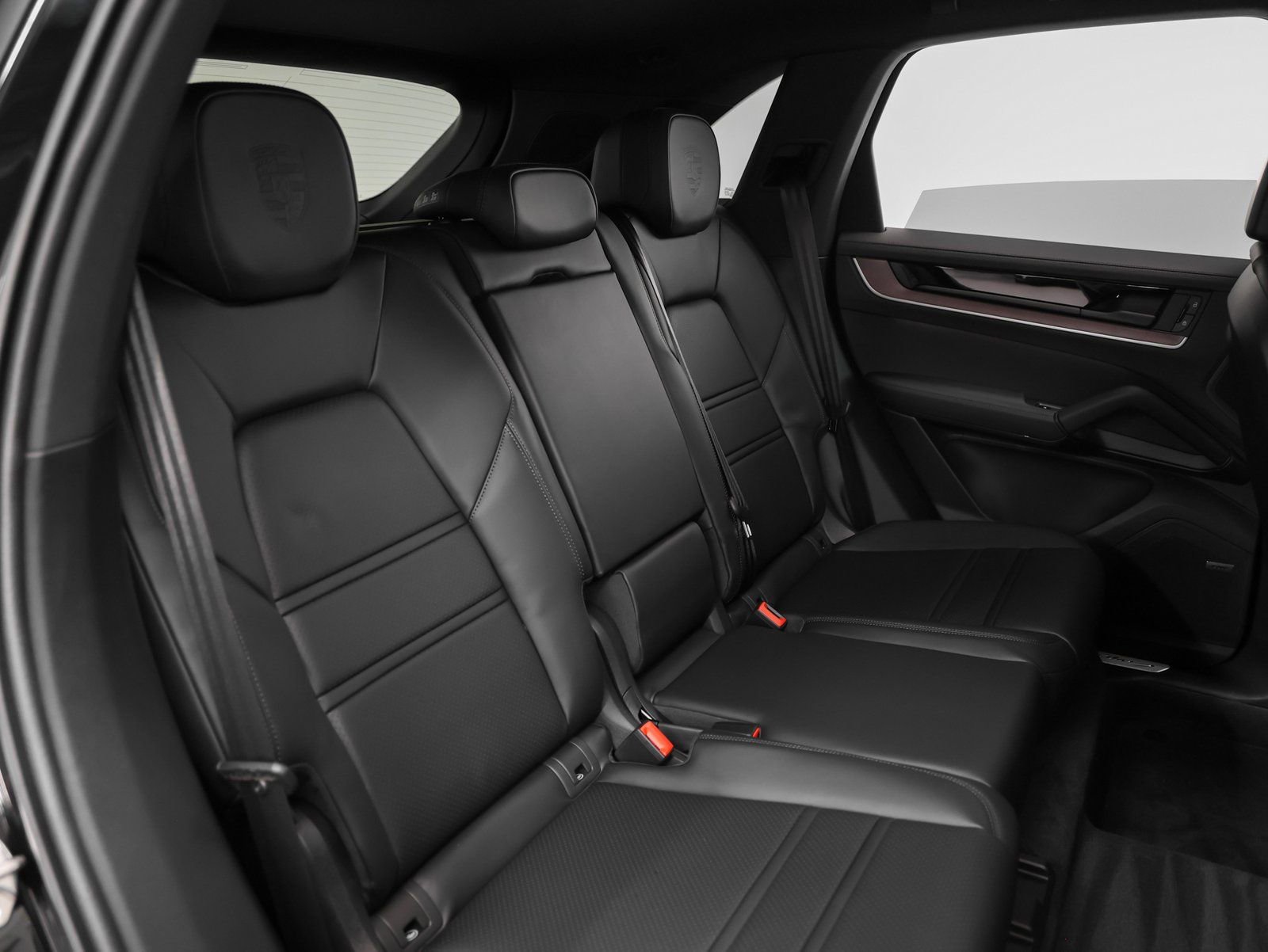 Certified 2025 Porsche Cayenne image 26