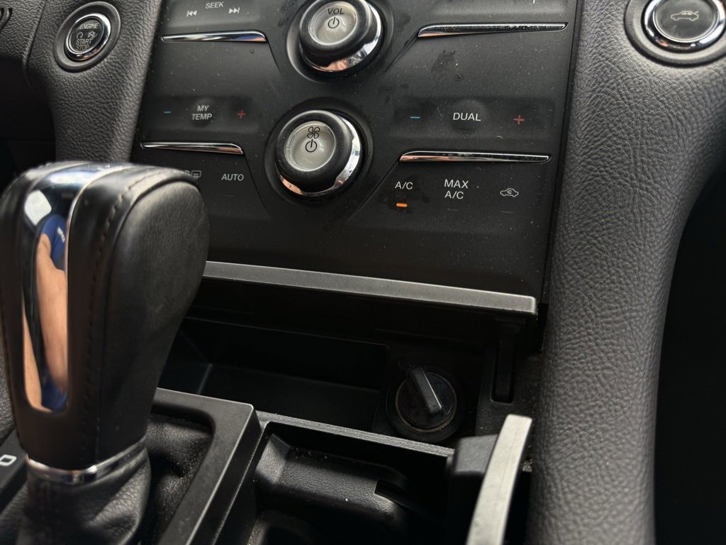 Used 2015 Ford Taurus SEL w/ Equipment Group 201A image 19