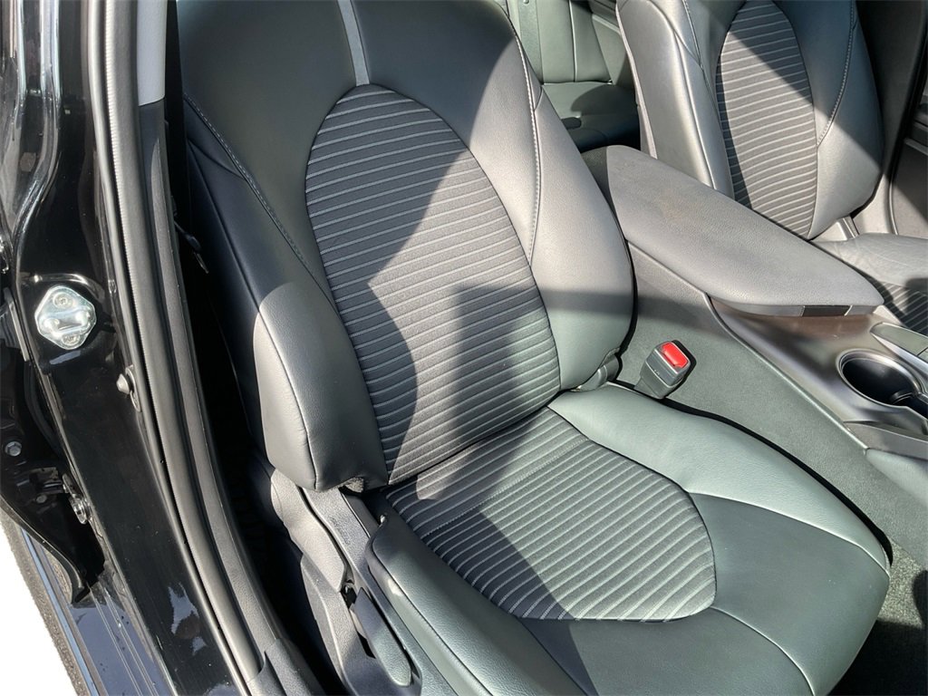 Used 2024 Toyota Camry SE image 29