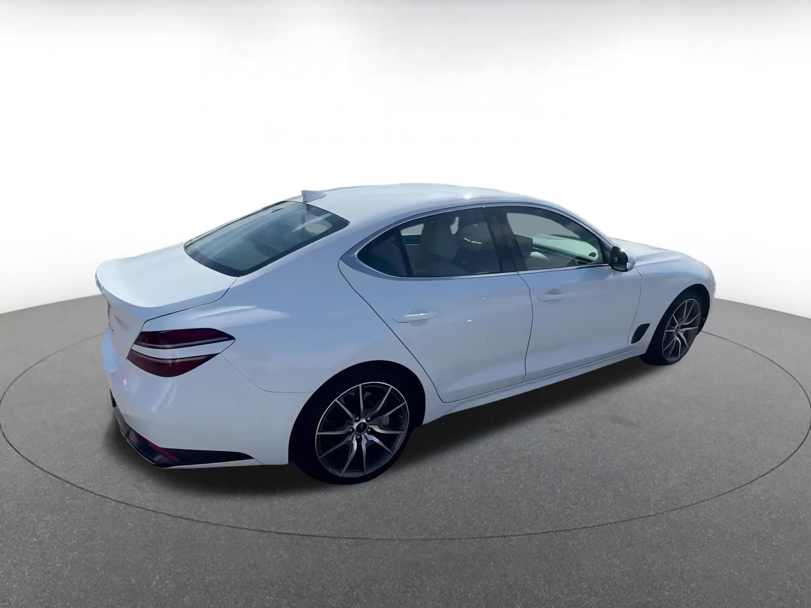 Used 2025 Genesis G70 2.5T image 15