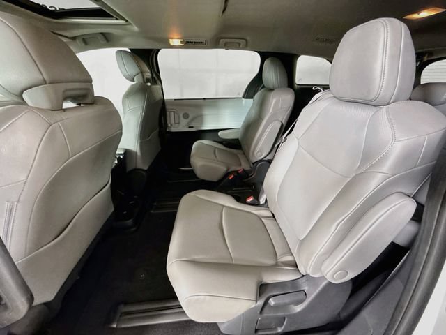 Used 2025 Toyota Sienna XLE FWD image 24