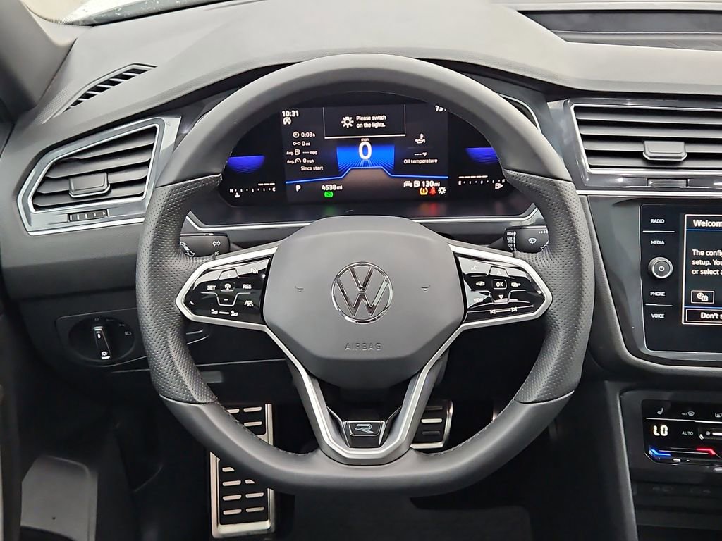 Used 2023 Volkswagen Tiguan SE R-Line image 28