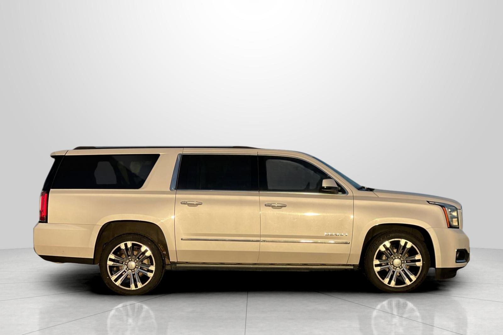 Used 2018 GMC Yukon XL Denali w/ Denali Ultimate Package image 4
