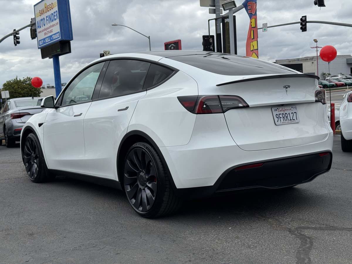 Used 2023 Tesla Model Y Performance AWD/4WD image 9