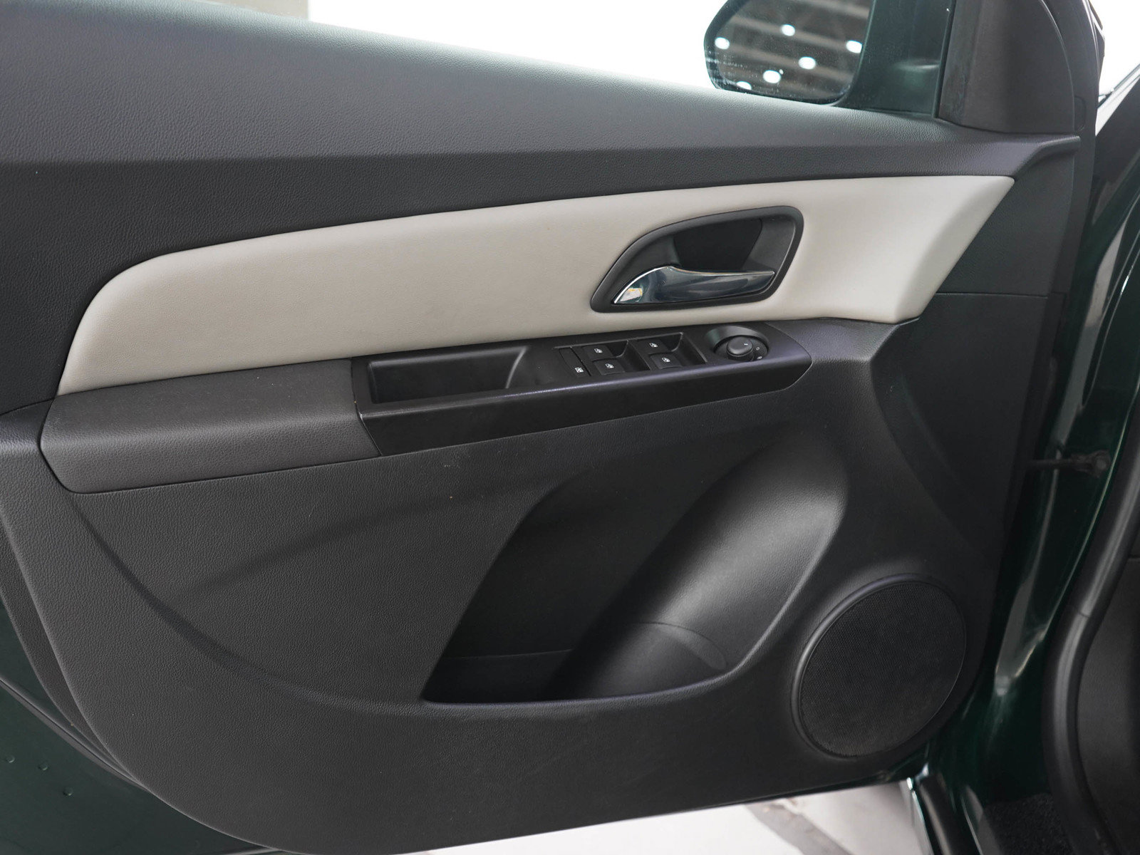Used 2014 Chevrolet Cruze LS FWD image 17