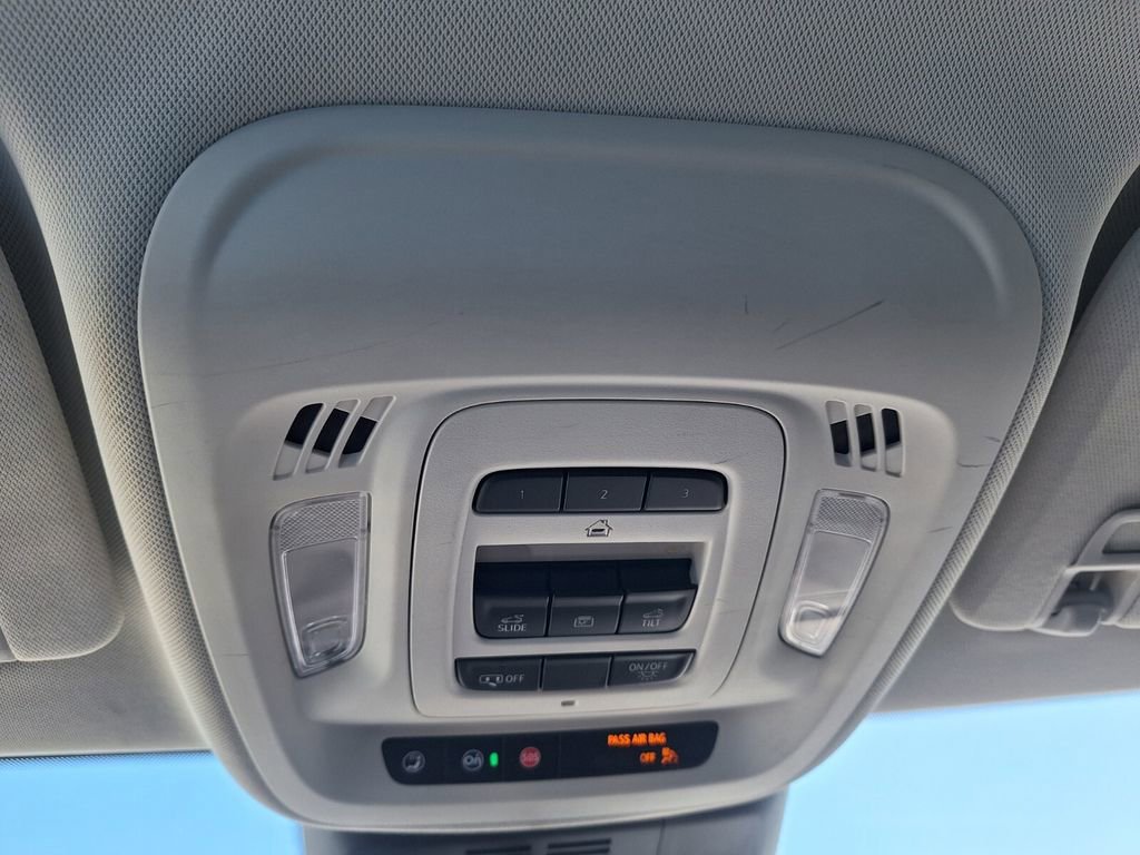 Used 2024 Buick Envision Avenir image 17