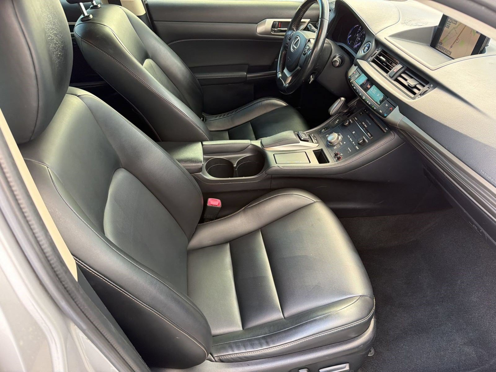 Used 2015 Lexus CT 200h w/ Navigation Package FWD image 26