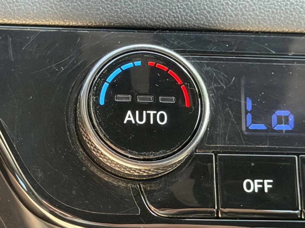 Certified 2025 Hyundai Elantra Sport FWD image 32