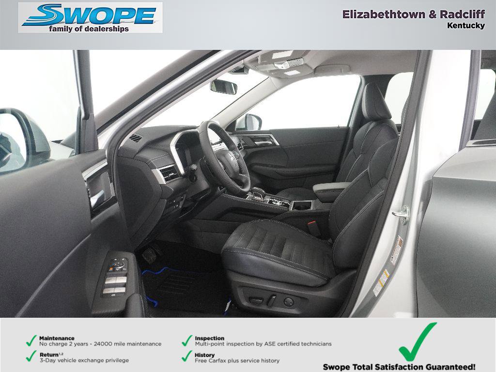 New 2025 Mitsubishi Outlander SE image 13