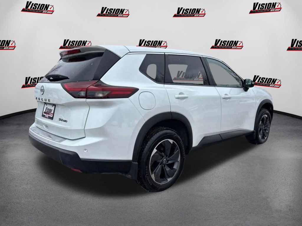 Used 2024 Nissan Rogue SV image 5