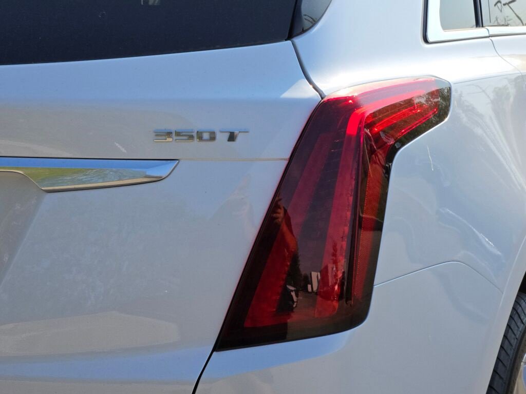 New 2025 Cadillac XT5 Luxury image 17