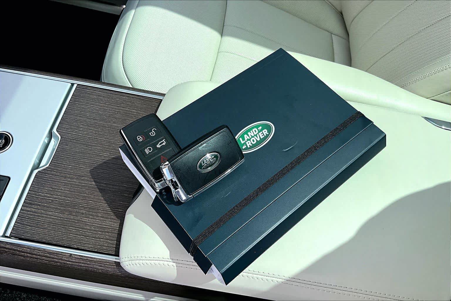 Used 2026 Land Rover Range Rover SE AWD/4WD image 15