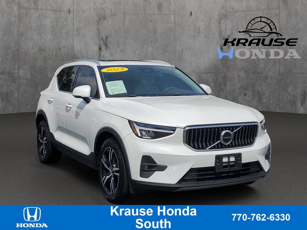 Used 2023 Volvo XC40 B5 Plus AWD/4WD image 1