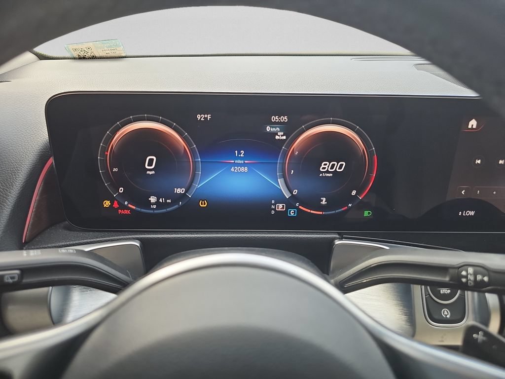 Used 2023 Mercedes-Benz GLB 250 4MATIC w/ Premium Package image 23