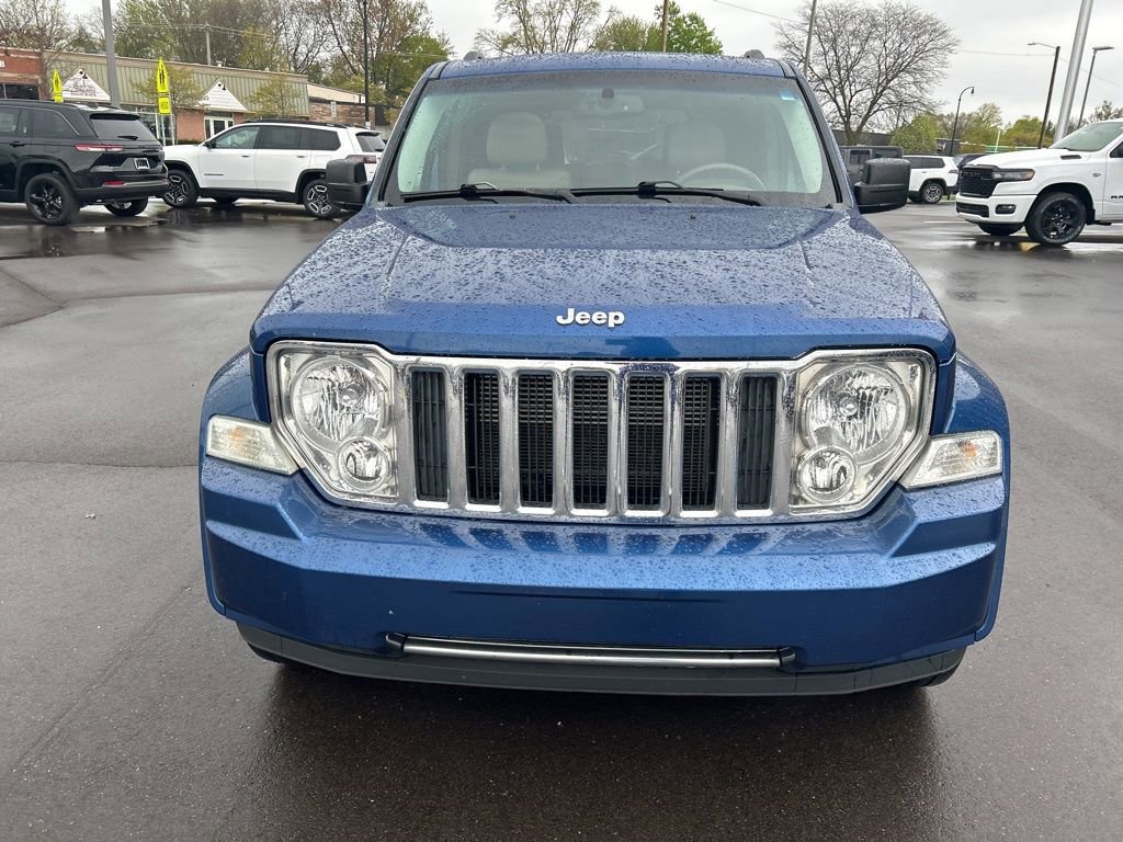 Used 2010 Jeep Liberty Limited w/ Comfort/Convenience Group AWD/4WD image 2