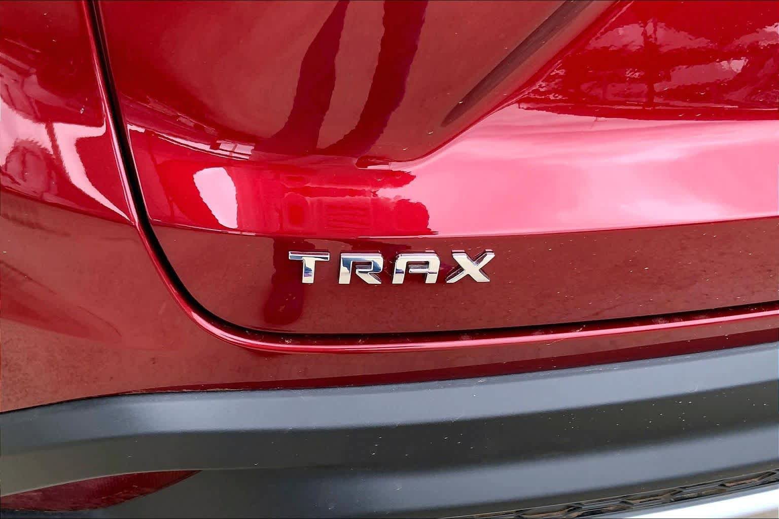 Used 2025 Chevrolet Trax LT FWD image 30
