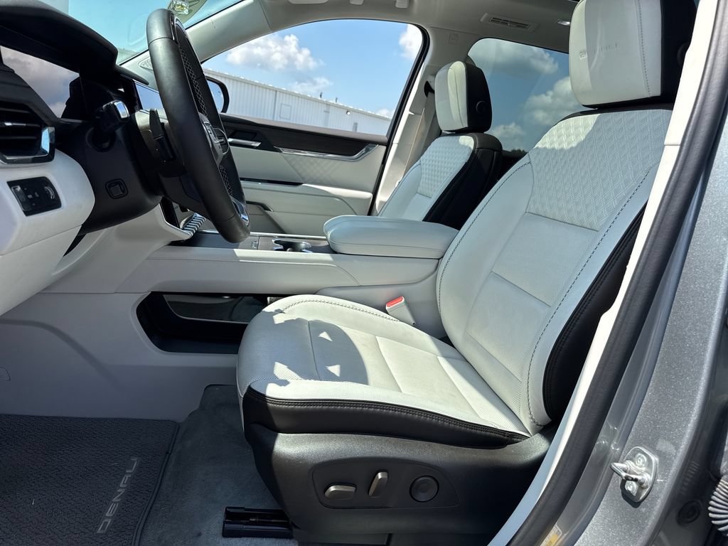 Used 2024 GMC Acadia Denali w/ Super Cruise Package FWD image 16