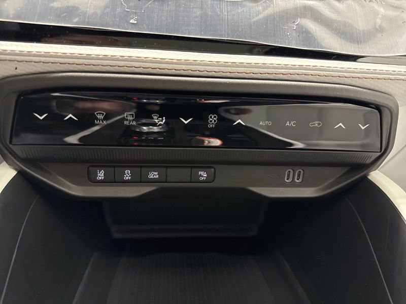 New 2026 Jeep Cherokee Limited image 32