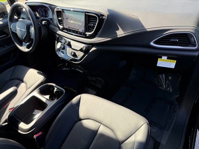 New 2026 Chrysler Pacifica Select image 16