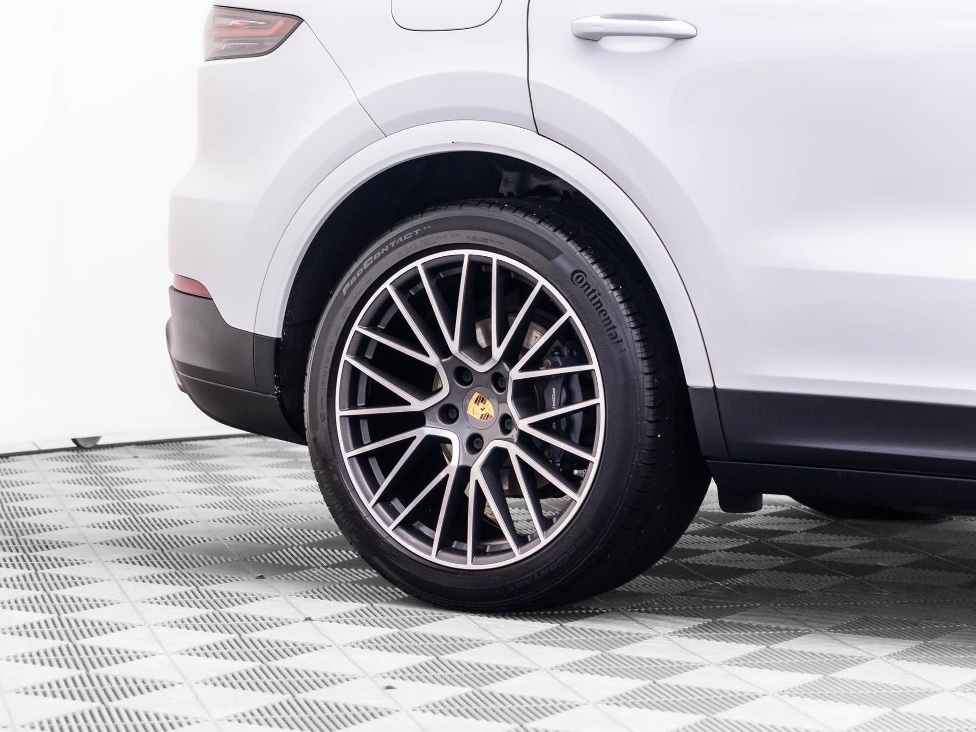 Certified 2022 Porsche Cayenne AWD/4WD image 39