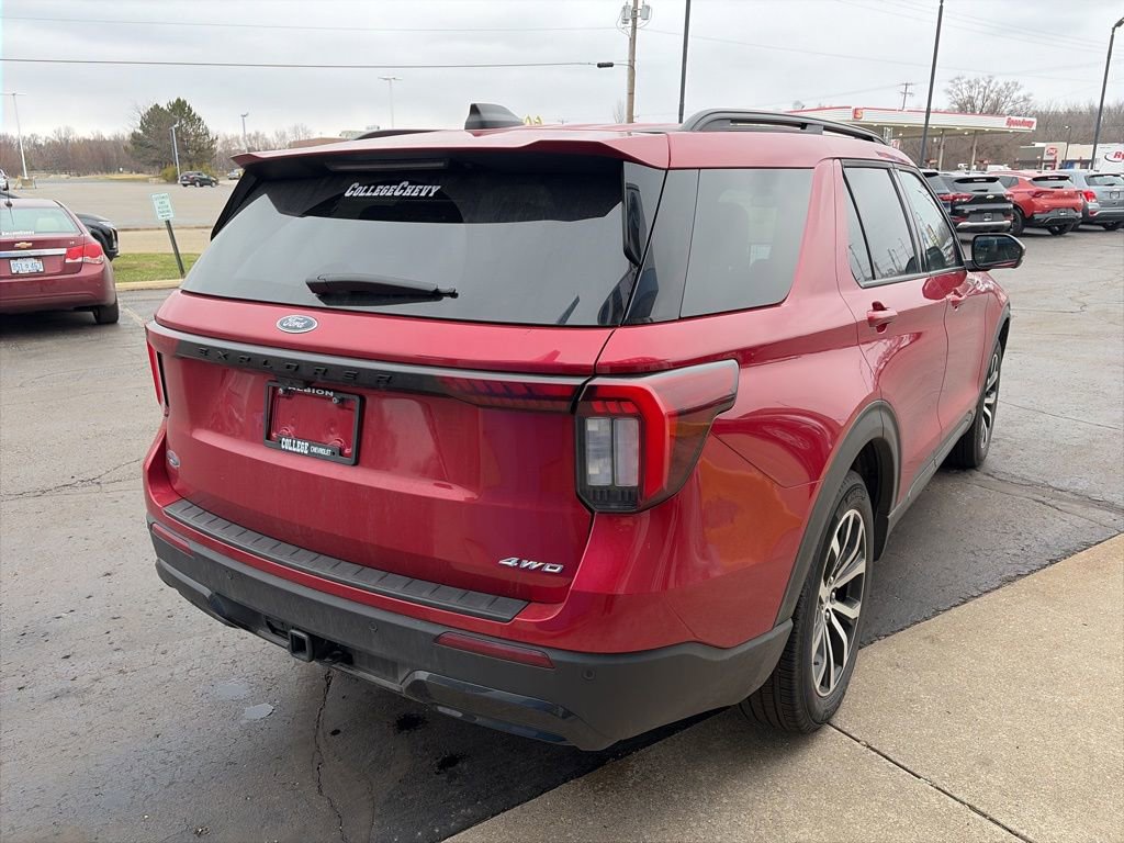Used 2025 Ford Explorer ST-Line image 8