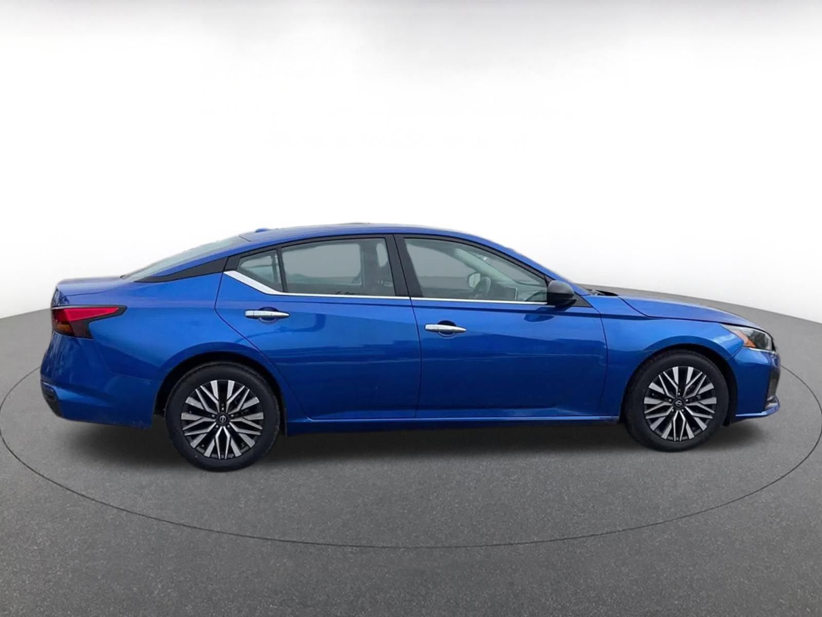 Used 2025 Nissan Altima 2.5 SV image 16