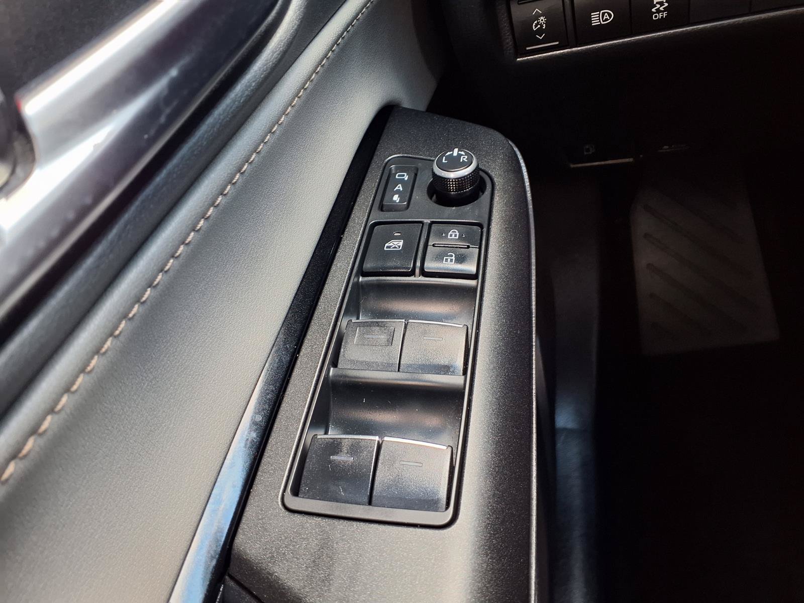 Used 2024 Toyota Venza LE AWD/4WD image 10