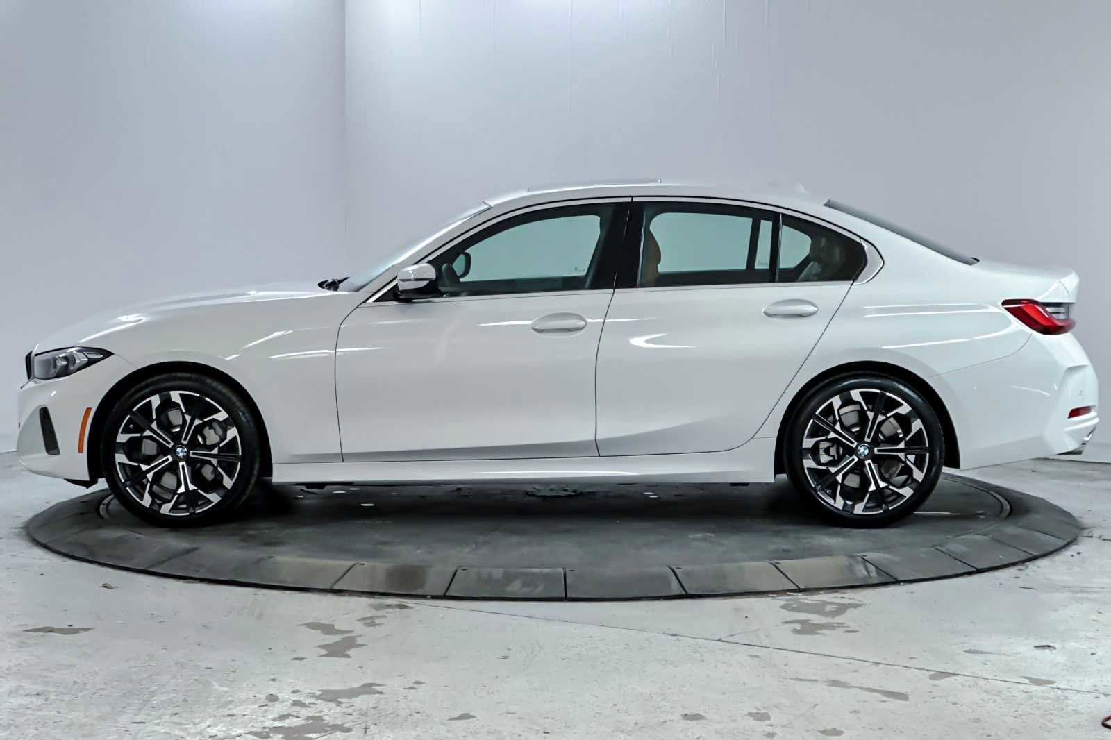 Used 2025 BMW 330i Sedan w/ Convenience Package image 5