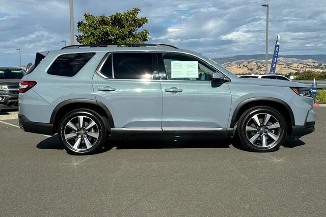 Certified 2024 Honda Pilot Touring image 3