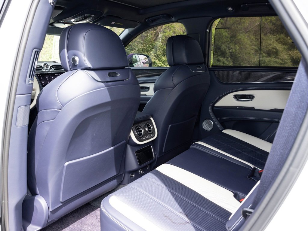Used 2023 Bentley Bentayga image 43