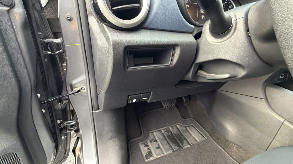 Used 2023 Nissan Versa SV image 30