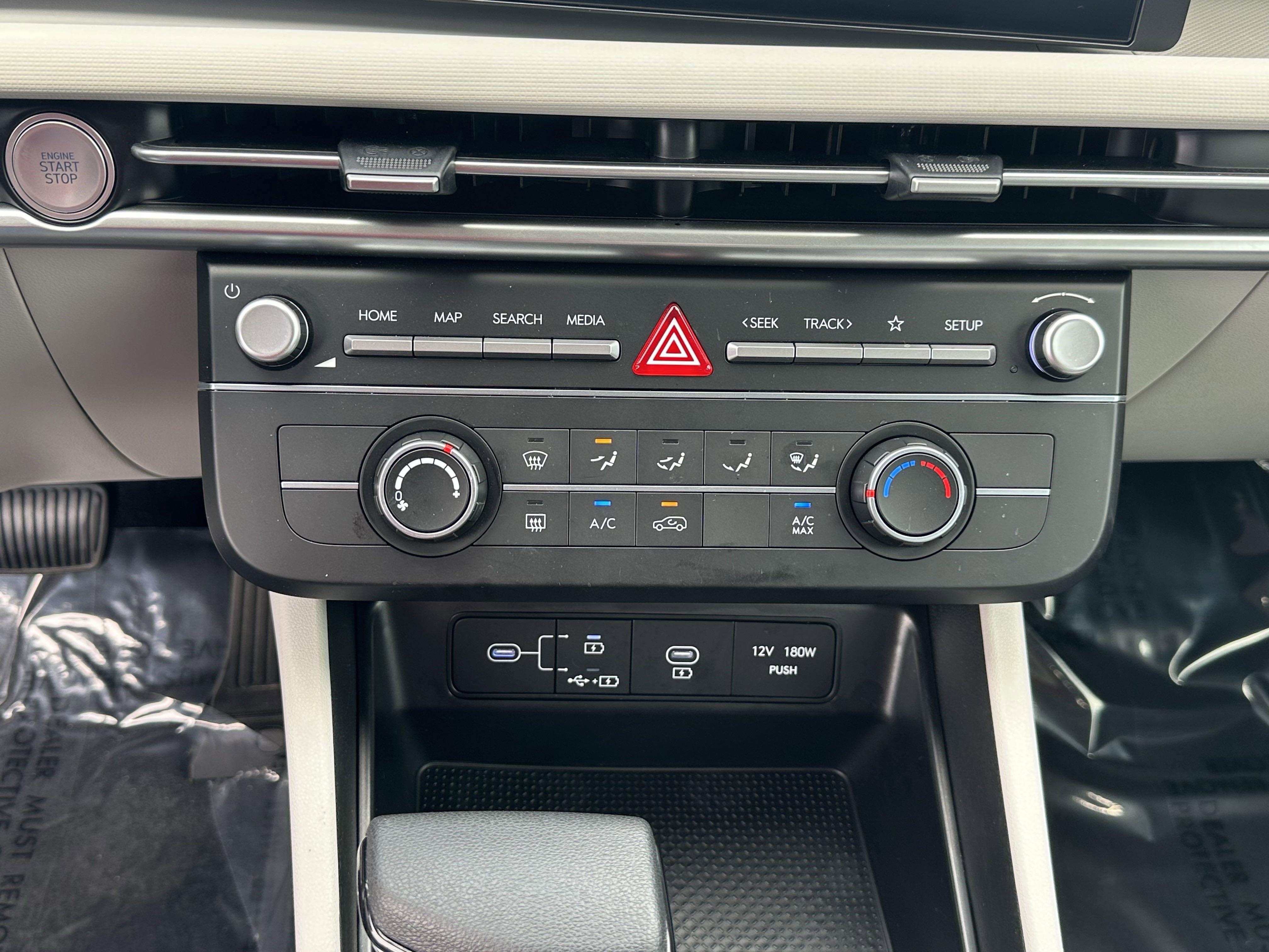 Used 2025 Hyundai Tucson SE image 30