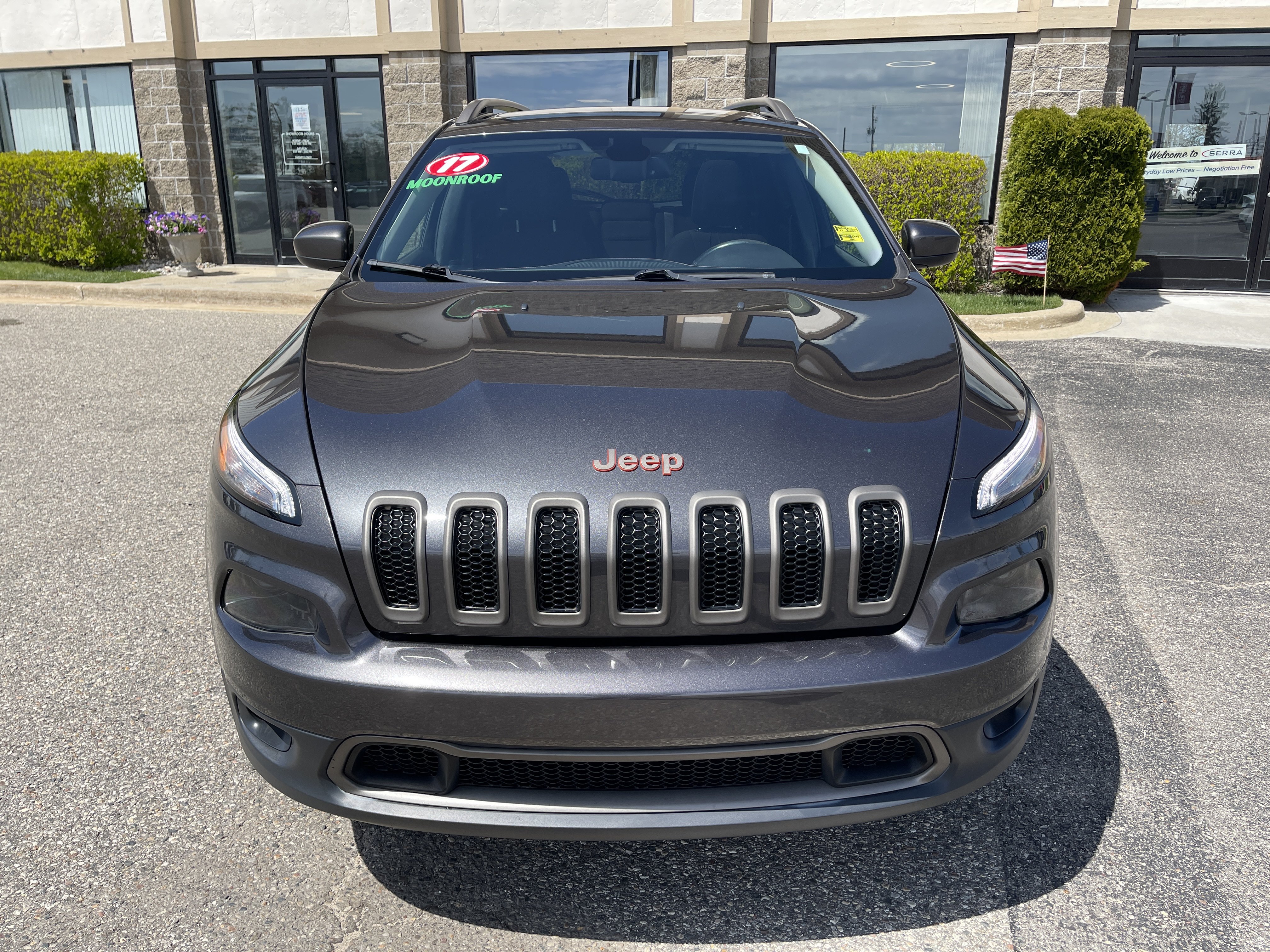 Used 2017 Jeep Cherokee Latitude AWD/4WD image 8