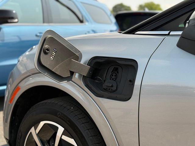 Used 2025 Chevrolet Equinox EV LT FWD image 46