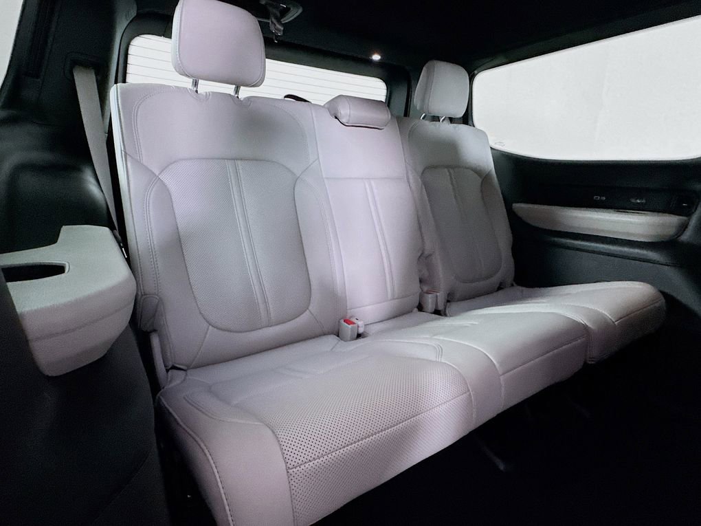 Used 2025 Jeep Wagoneer Series II w/ 8-Passenger Seating Package image 27