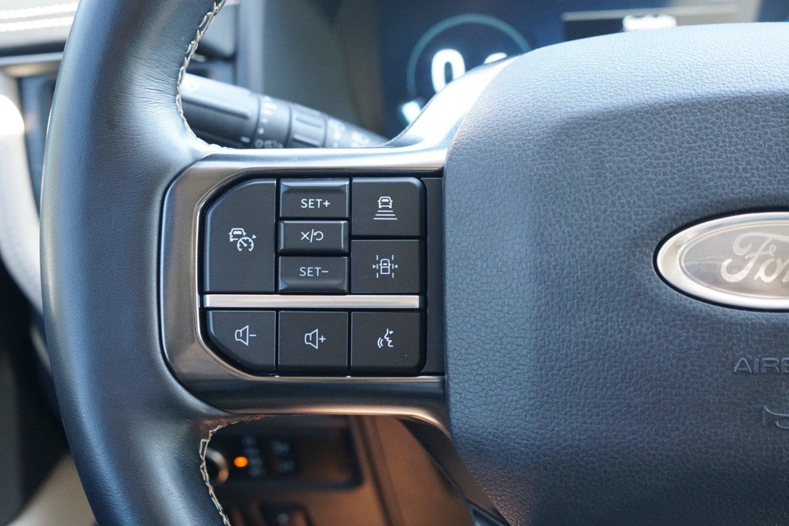 Used 2024 Ford Expedition Platinum RWD image 16
