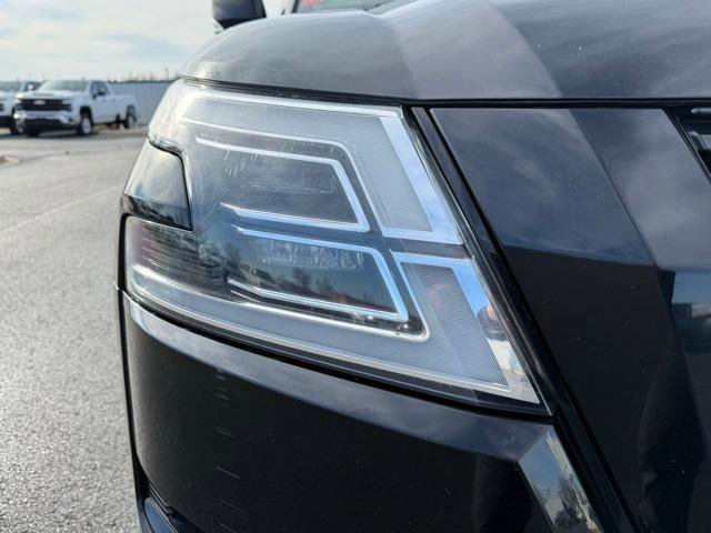 Used 2023 Nissan Armada SL w/ Midnight Edition Package image 13