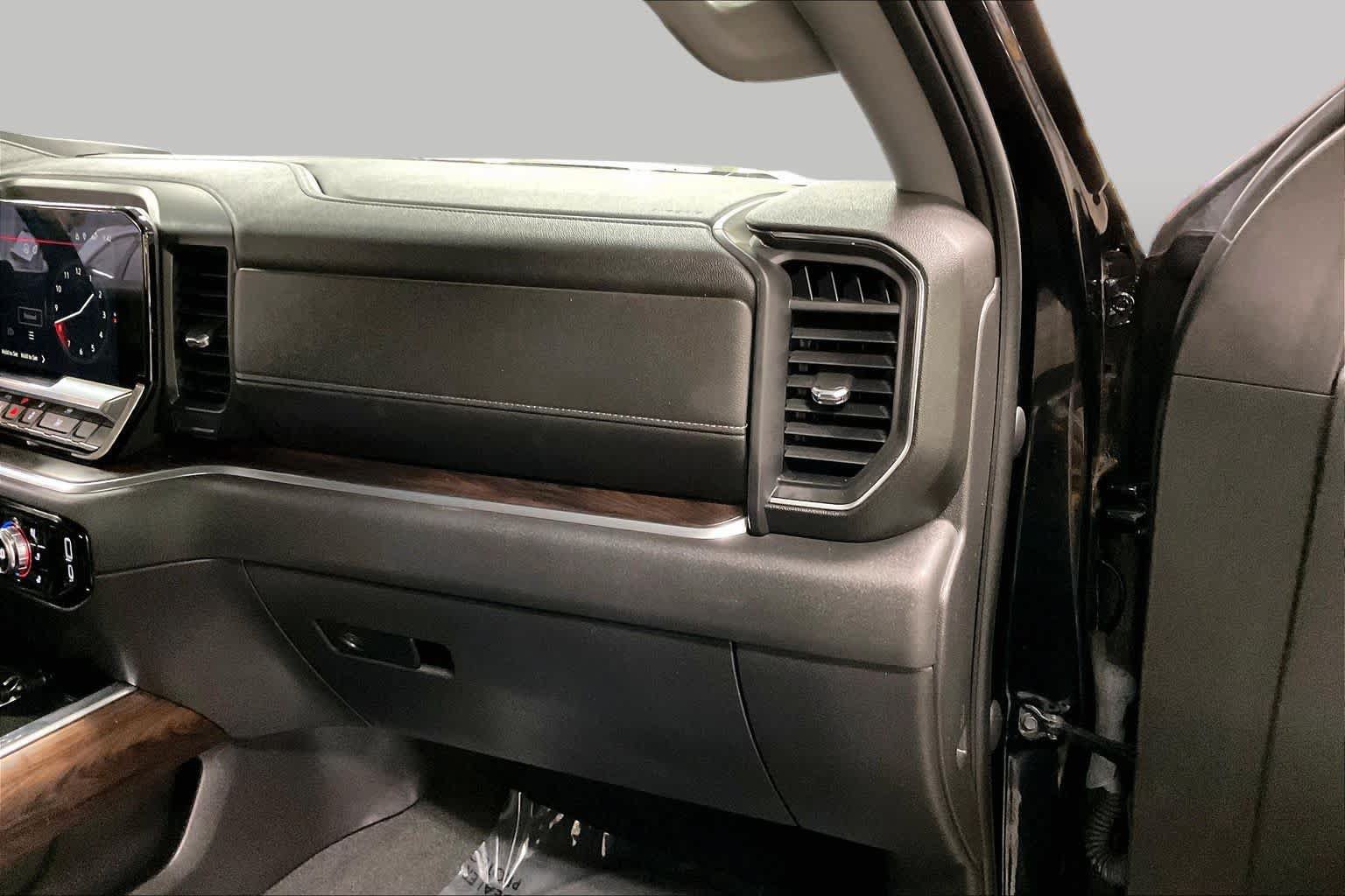 Used 2023 GMC Sierra 1500 SLT w/ SLT Convenience Package AWD/4WD image 18