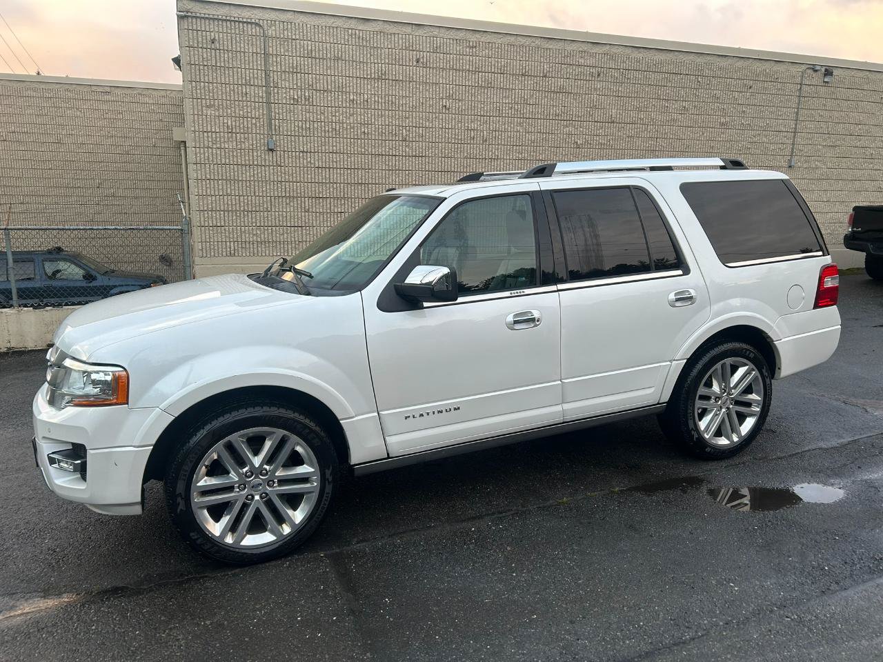 Used 2016 Ford Expedition Platinum AWD/4WD image 8